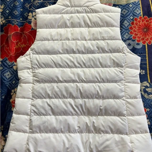 The North Face Women's L Dune Ivory Winter White Puffer Down Vest - Picture 6 of 8